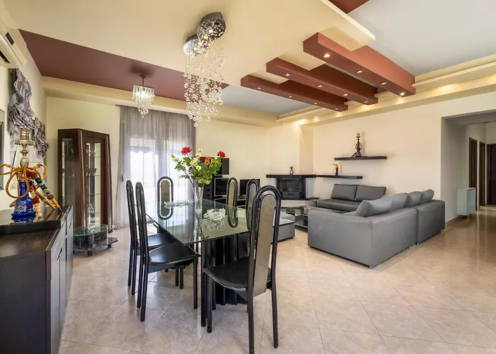 Stavroulas Amazing House Fánai